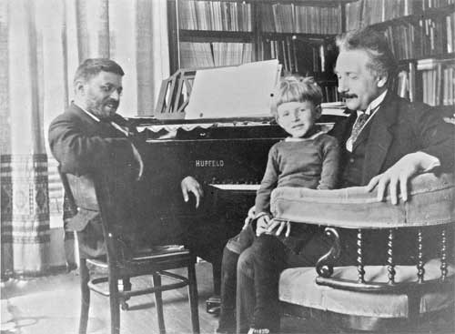 Einstein & Ehrenfest with his son Paul Jr., June 1920 --- collection Museum Boerhaave