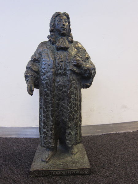 statue of Huygens by Frank Letterie